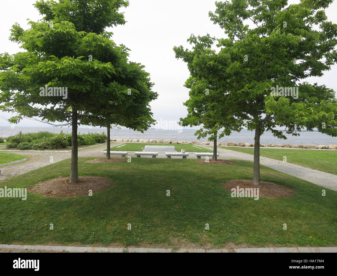 Le mémorial de la ville natale de Babylon, New York, rend hommage aux héros locaux et aux vétérans qui ont contribué à leur communauté et à leur pays. Le mémorial rend hommage à ceux qui se sont sacrifiés pour le bien-être et la liberté des autres. Il est un symbole de respect et de souvenir pour la communauté. Banque D'Images
