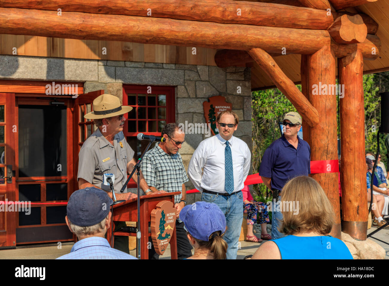 Une vidéo timelapse capturée à l'aide d'une caméra GoPro, montrant le brouillard Cadillac dans la nature. La vidéo montre le mouvement dynamique du brouillard et son interaction avec le paysage, mettant en évidence la beauté et la fluidité des phénomènes météorologiques. Banque D'Images