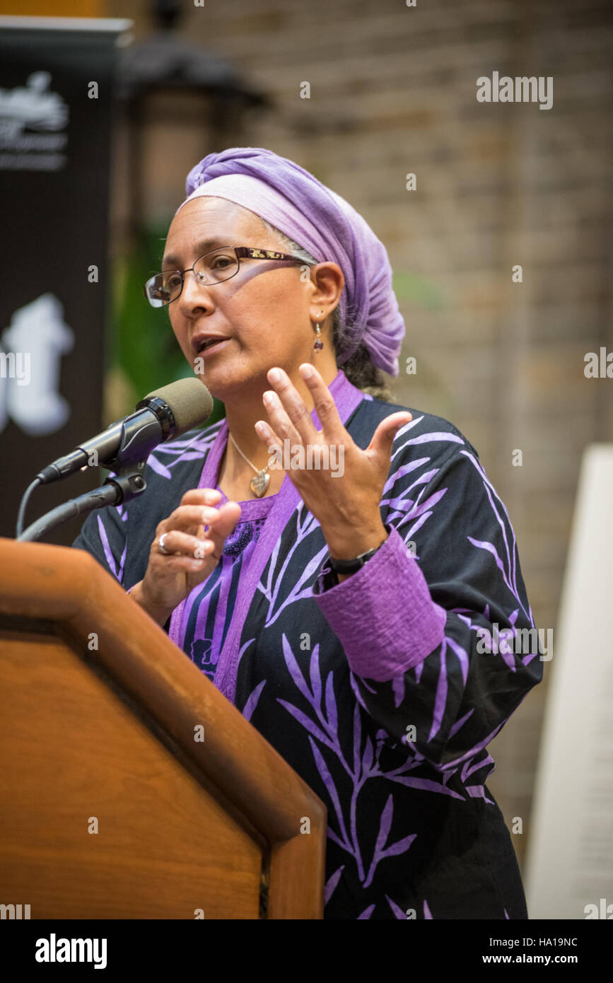 Cet événement a mis en lumière les coopératives afro-américaines et leur impact historique sur le développement économique, en mettant l’accent sur le travail du Dr Jessica Gordon Nembhard en économie coopérative. L'événement a célébré le mois national des coopératives et a mis l'accent sur l'autonomisation des communautés par le biais des coopératives. Banque D'Images