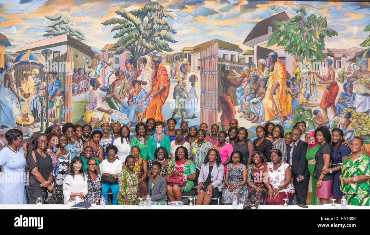 En novembre 2015, le secrétaire adjoint de l’USDA, Harden, s’est rendu en Afrique subsaharienne pour discuter des opportunités de l’agro-industrie, en se concentrant sur les pratiques durables et le développement économique dans la région. Banque D'Images