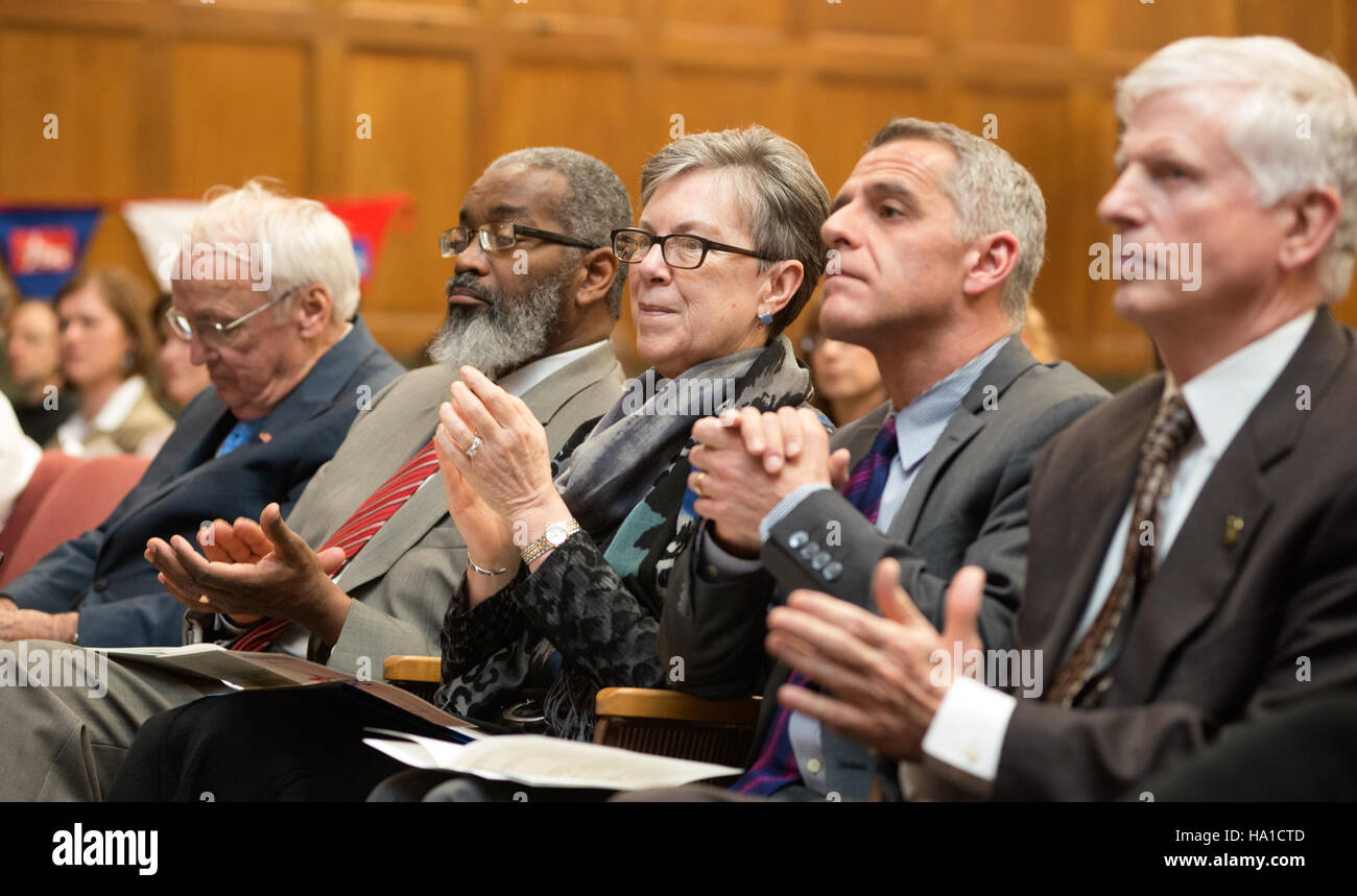 La cérémonie de clôture de la campagne fédérale combinée (PCG), qui a lieu à l'auditorium Jefferson, célèbre les réalisations des employés fédéraux dans le soutien aux organismes de bienfaisance. Des personnalités clés comme Parham, Alexander et d’autres ont été honorées pour leur contribution aux efforts communautaires. Banque D'Images