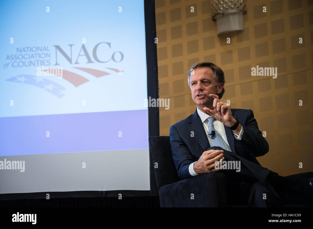 Le Conseil rural de la Maison Blanche, réunissant les gouverneurs et le Département de l'Agriculture des États-Unis, ont discuté des stratégies pour soutenir les communautés rurales. La table ronde a souligné les efforts visant à bâtir un avenir meilleur pour les familles rurales grâce au développement économique et à l'agriculture, en abordant à la fois la science et la politique impliquées dans le développement rural aux États-Unis. Banque D'Images