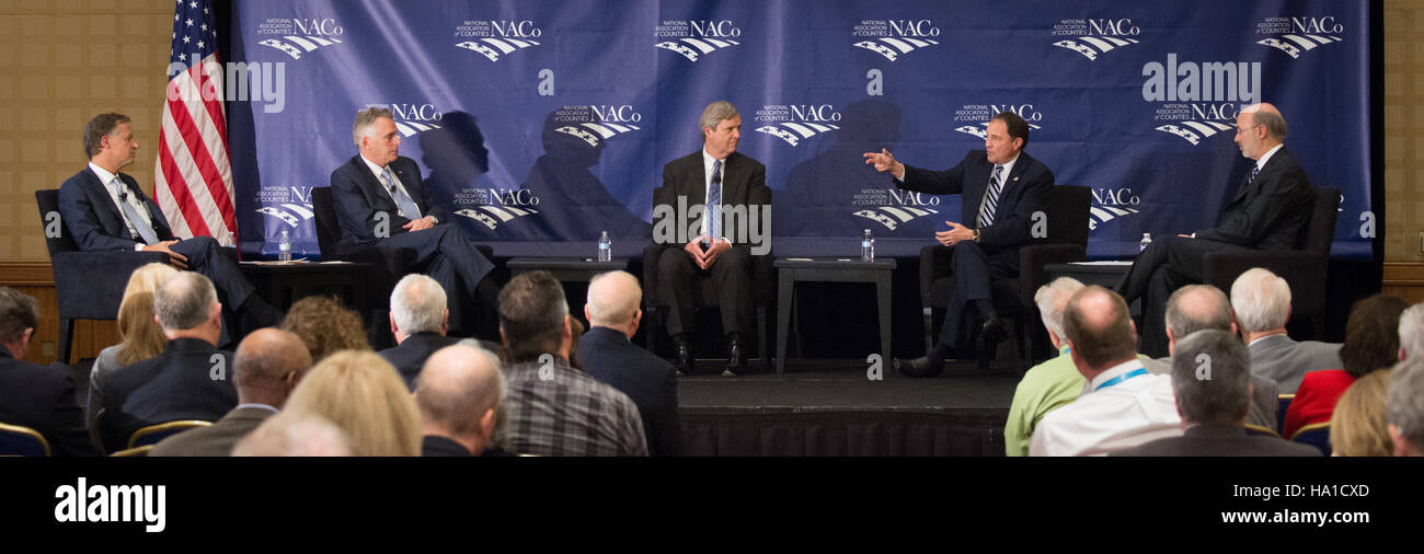 Une discussion avec les gouverneurs et les responsables de l'USDA au Conseil rural de la Maison Blanche a porté sur la construction d'un avenir meilleur pour les familles rurales en améliorant les pratiques agricoles et en soutenant les initiatives de développement rural à travers les États-Unis Banque D'Images