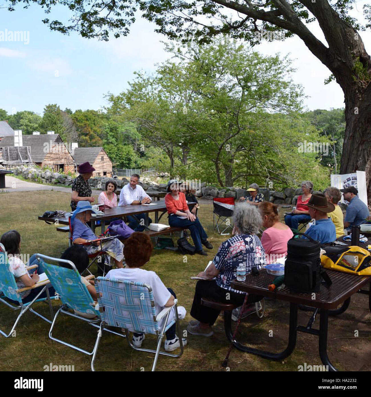 La réunion annuelle de la Massachusetts State Poetry Society se tient au site historique national de Saugus Iron Works, mêlant patrimoine culturel et arts littéraires à préservation historique. Banque D'Images