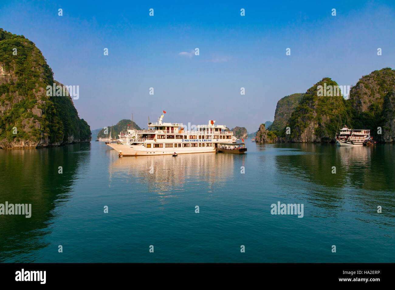 La baie d'Halong, Vietnam, Asie Banque D'Images