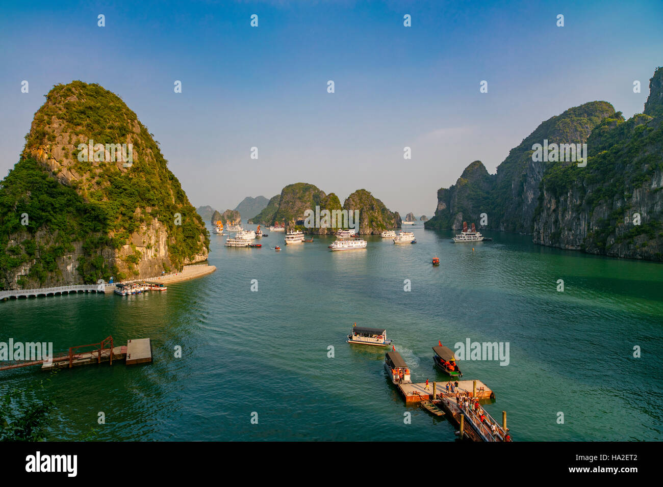 La baie d'Halong, Vietnam, Asie Banque D'Images