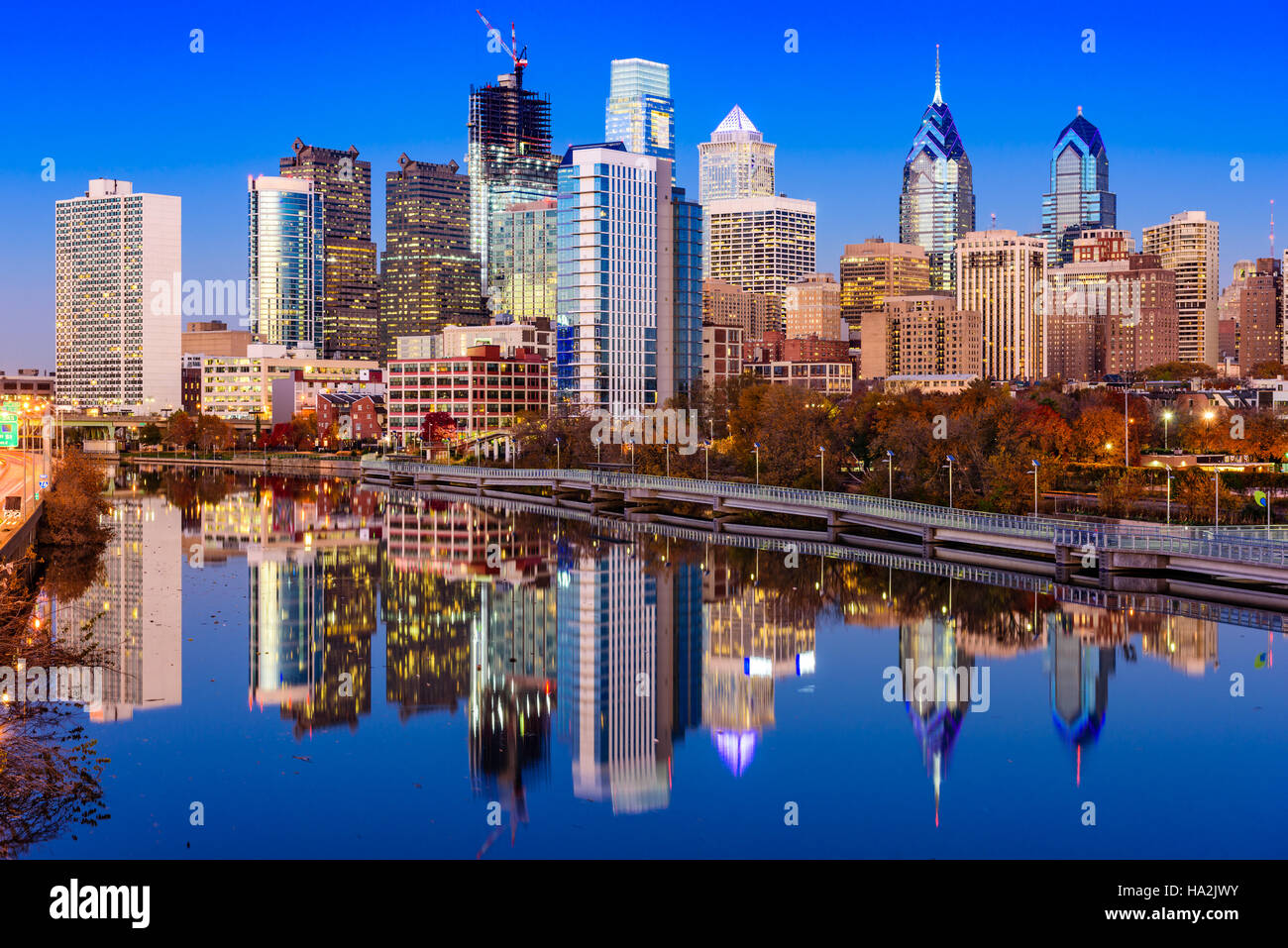 Philadelphie, Pennsylvanie, USA Skyline sur la rivière Schuylkill. Banque D'Images