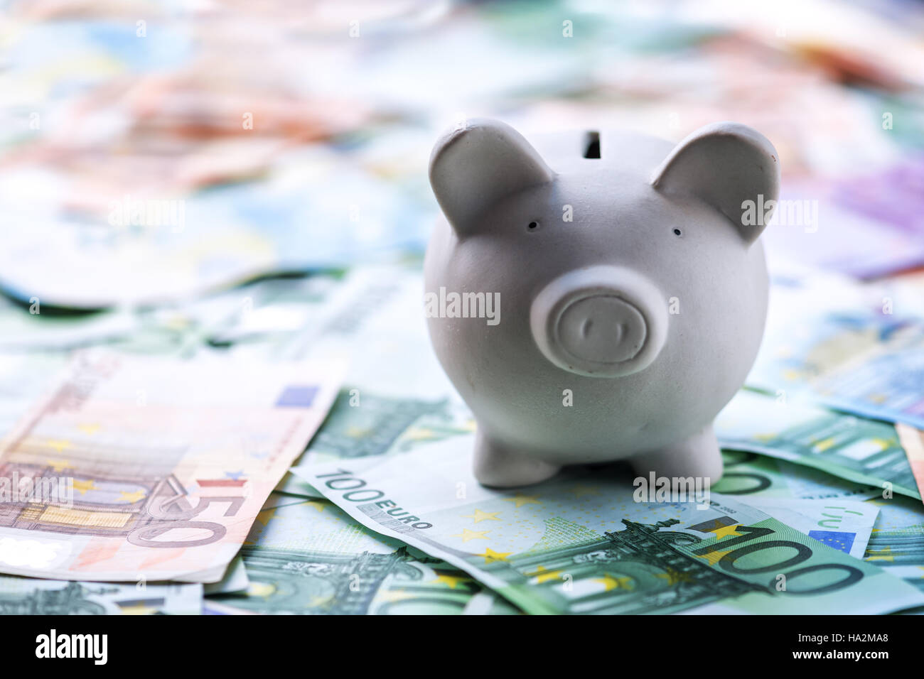 Fort de l'argent en espèces avec cochon libre Banque D'Images
