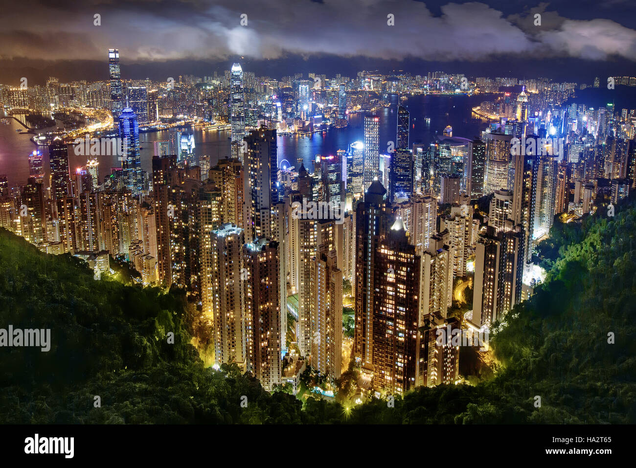 Des gratte-ciel, le port de Victoria, et de l'île de Hong Kong Kowloon, Hong Kong, Chine Banque D'Images