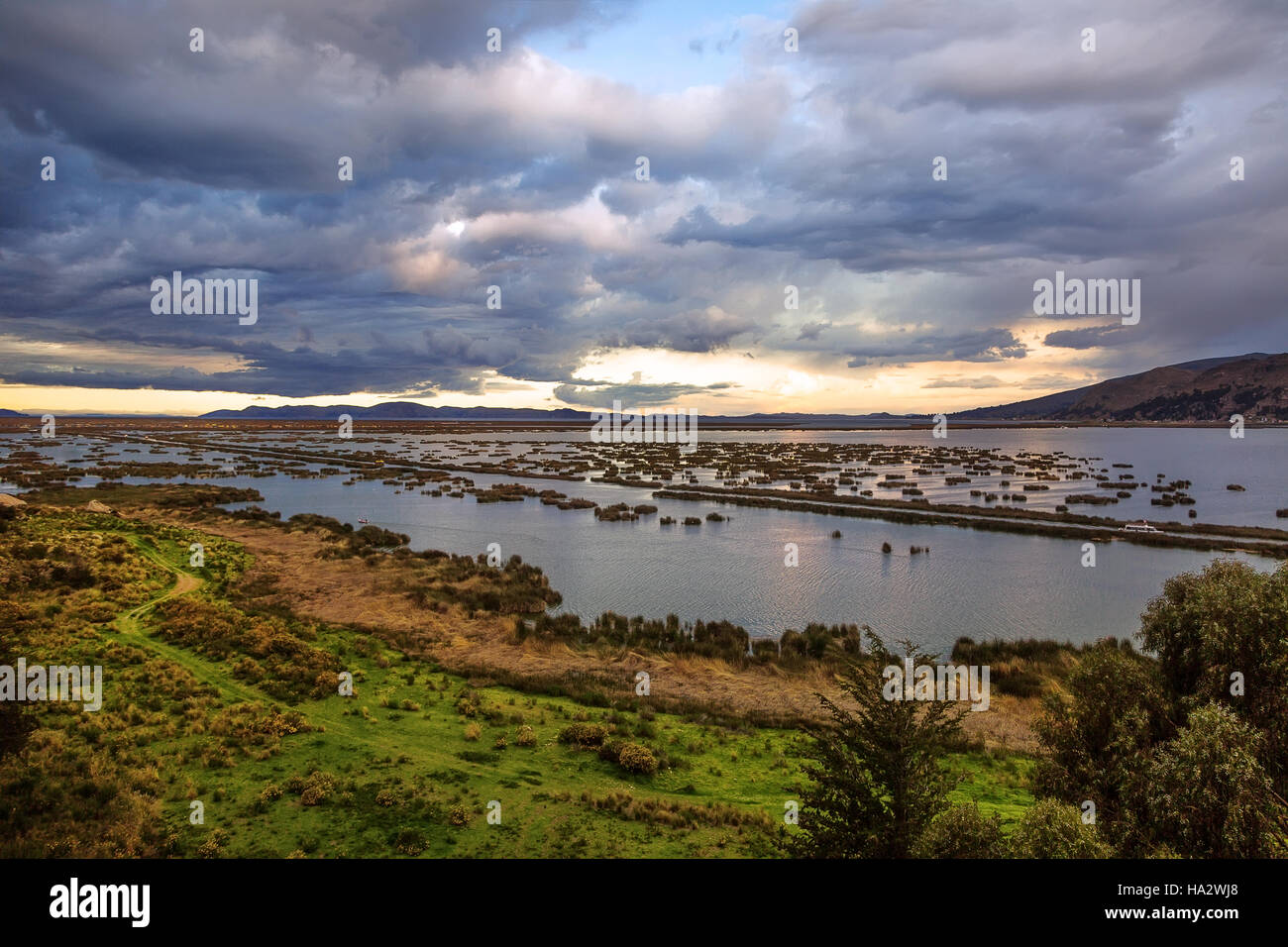 Coucher de soleil sur le lac Titicaca, Puno, Pérou Banque D'Images