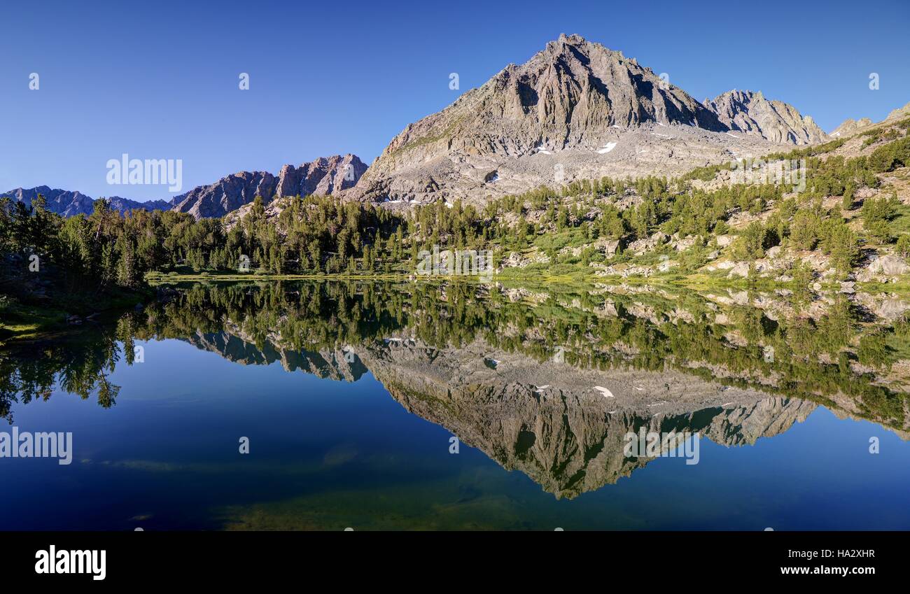 Two Eagle Peak et Seventh Lake, Inyo National Forest, Californie, États-Unis Banque D'Images
