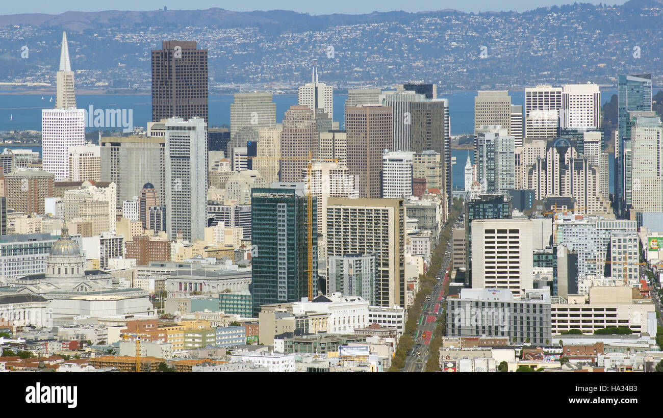 SAN FRANCISCO, USA - Octobre 4th, 2014 : voir le long de Market Street dans le centre-ville de SF, vu de Twin Peaks Banque D'Images