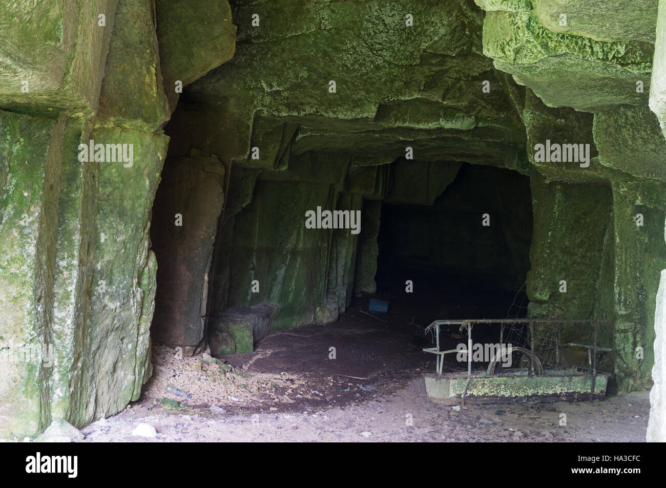 Grotte de la carrière utilisée comme refuge par des soldats français dans la PREMIÈRE GUERRE MONDIALE, Ressons Le Long, Picardie, France, Europe Banque D'Images