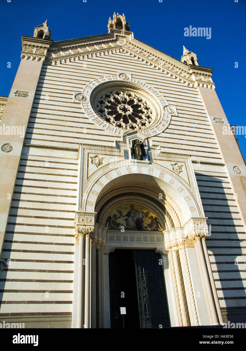 Famedio Memorial Chapel par l'architecte Carlo Maciachini, Cimetière Monumental, Milan, Lombardie, Italie, Europe Banque D'Images