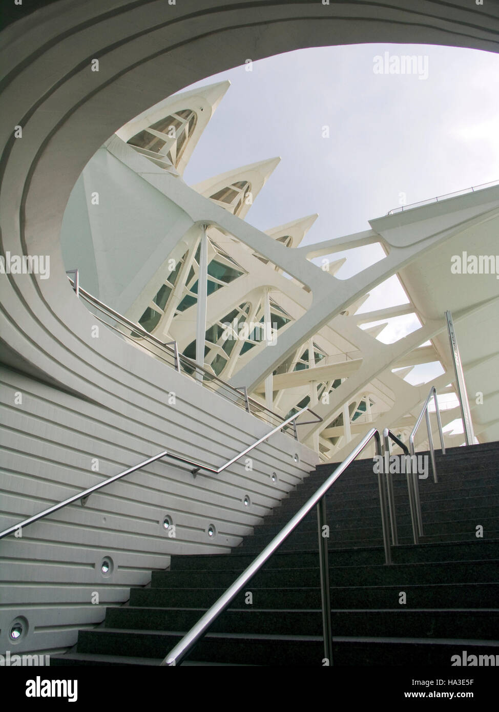 Par l'architecture de Santiago Calatrava, Ciutat de les Arts i les Ciències, Cité des Arts et des Sciences, Valence, Espagne, Europe Banque D'Images