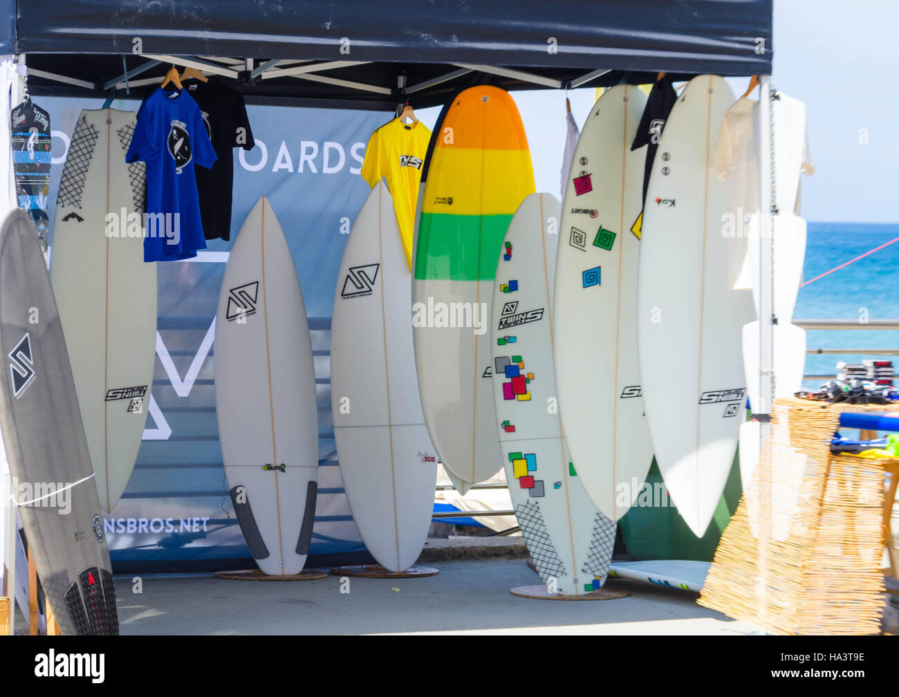Planches de pendaison en belvédère sur la plage à Recco Italie Banque D'Images
