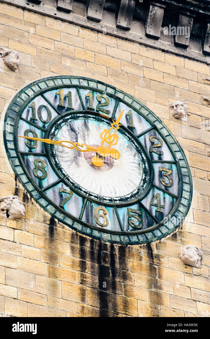 Réveil sur l'horloge de Torre dei Caduti, Bergame, Italie Banque D'Images