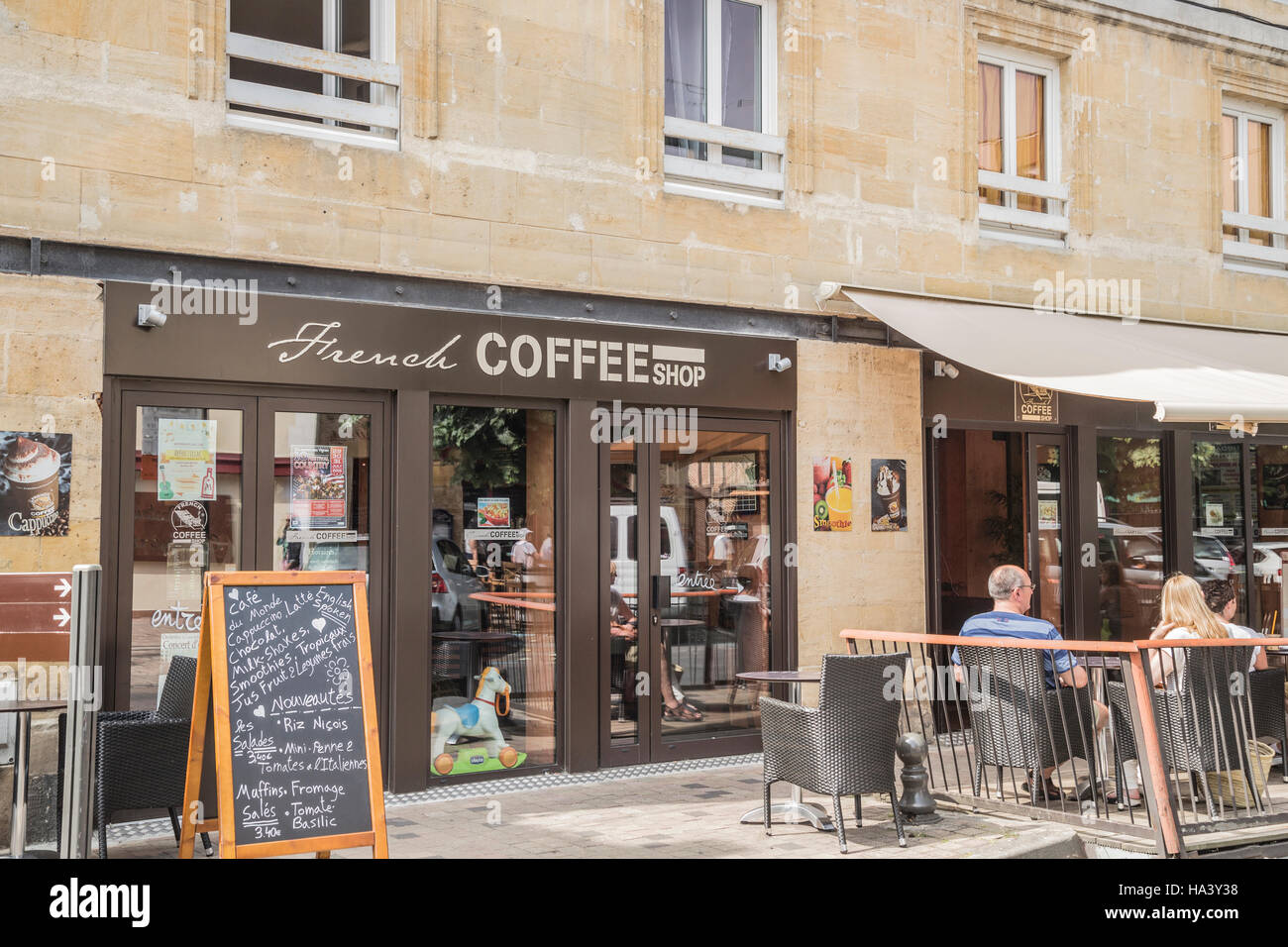 A French coffee shop à Bergerac Dordogne France Banque D'Images