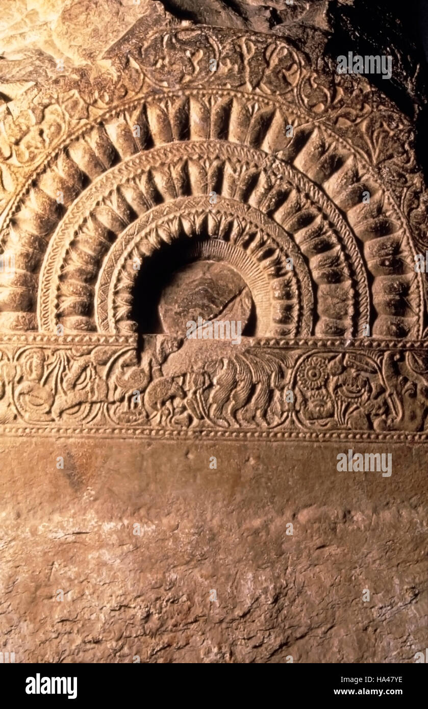 Amaravati stupa, Rambarde pilier avec demi-lotus médaillon. L'Inde, 1er siècle avant J.-C. Banque D'Images