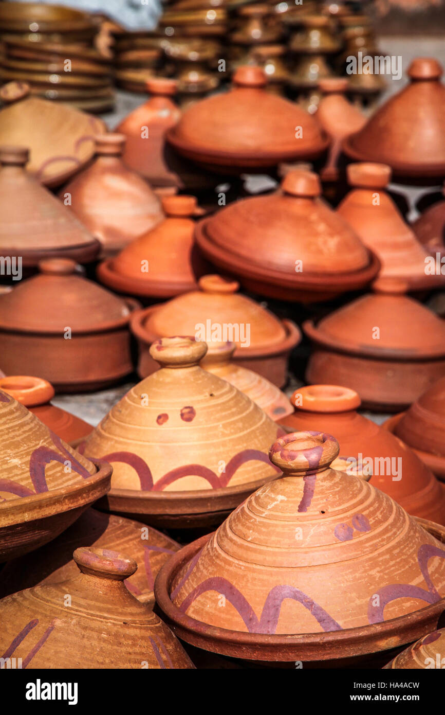 Tajine marocain traditionnel pots utilisés pour la préparation de la