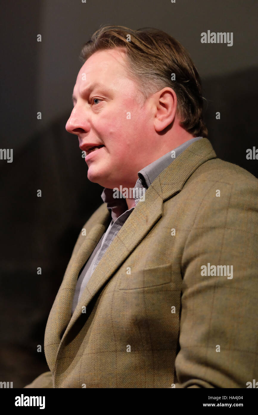 Hay-on-Wye, au Pays de Galles, UK - Novembre 2016 - Le Major Chris Hunter ancien agent de neutralisation des bombes vélo ( ) à l'EOD Hay Festival Week-end d'hiver. Photo Steven Mai / Alamy Live News Banque D'Images