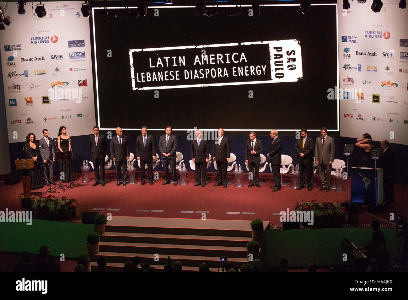 Sao Paulo, Brésil. 27 Nov, 2016. La cérémonie d'ouverture de la 1ère de l'énergie de la Diaspora libanaise en 2016, l'Amérique latine, au palais, siège de Bandeirantes le gouvernement de l'État, dans la zone sud de Sao Paulo, Brésil, ce dimanche. L'événement vise à améliorer les aspects économiques et culturels du Liban, unissant descendants que promouvoir une image positive du pays à travers le monde. © Paulo Lopes/ZUMA/Alamy Fil Live News Banque D'Images