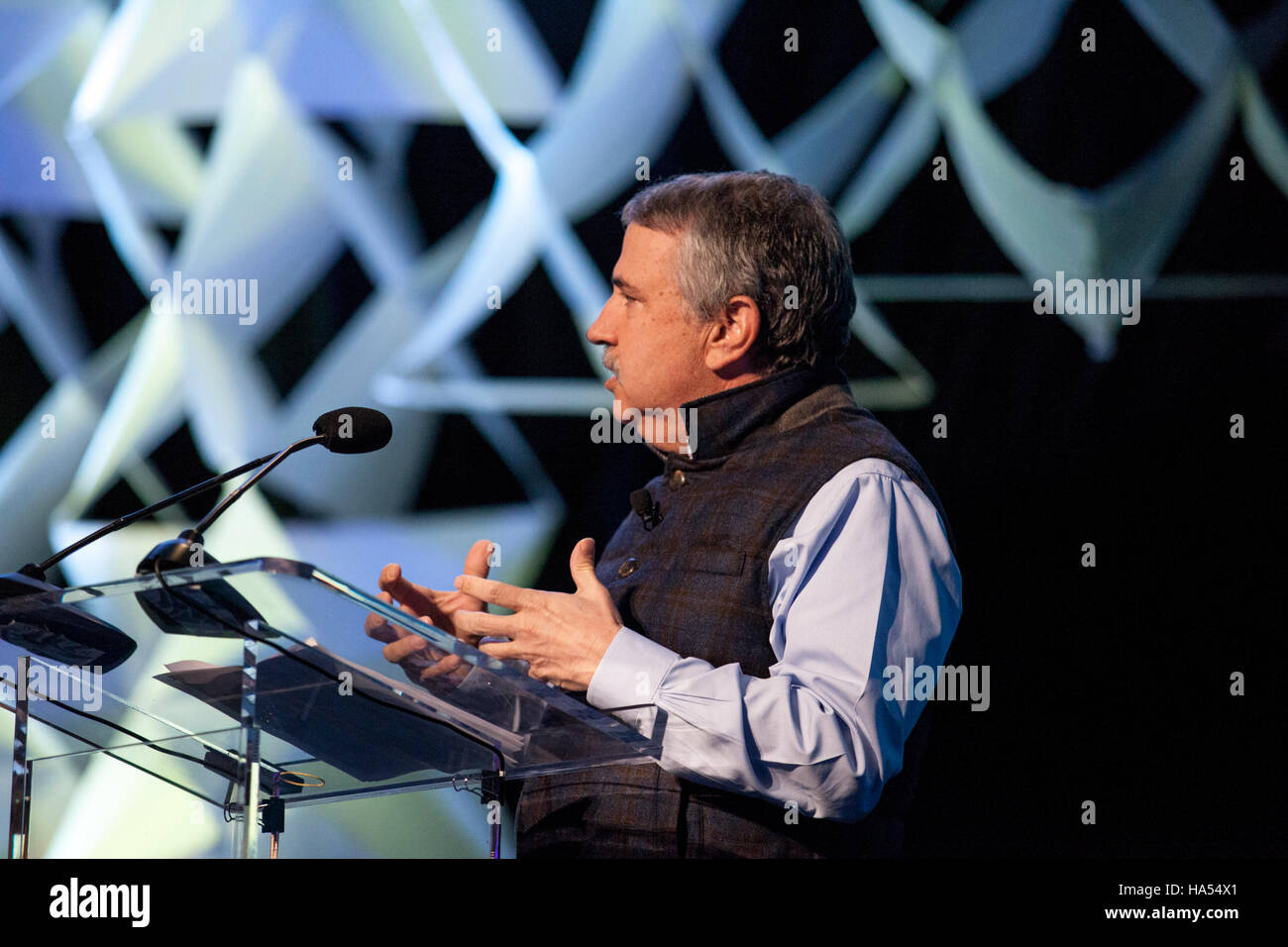 Cette image du ministère de l'énergie met en évidence l'intersection de la science, de la politique et de la politique énergétiques. Il reflète les efforts en cours pour promouvoir des solutions énergétiques propres et la dynamique politique entourant la transition énergétique et la durabilité. Banque D'Images