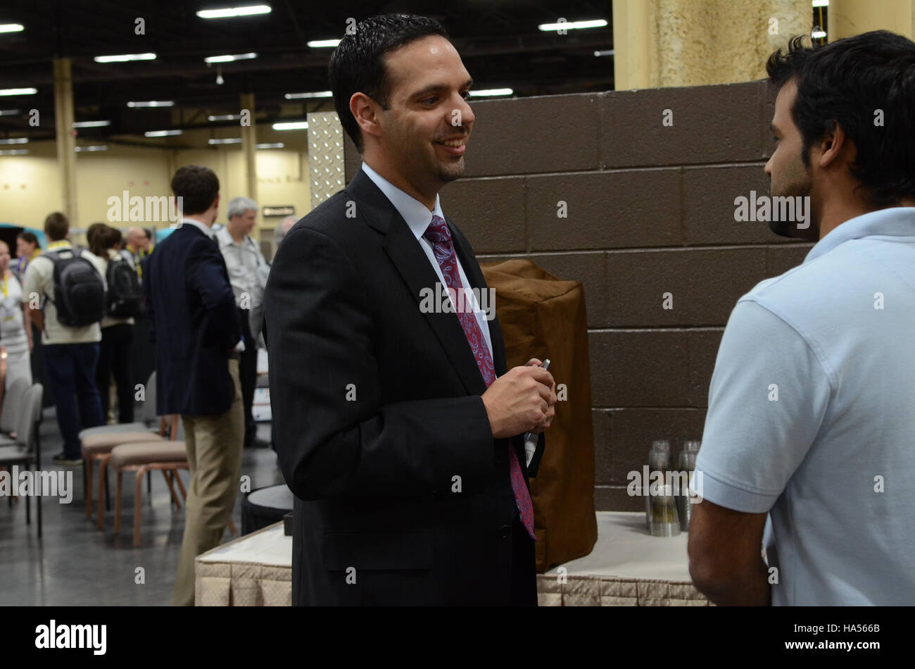 Projet du Département de l'énergie mettant en évidence l'intégration de la recherche scientifique et de la politique gouvernementale pour relever les défis énergétiques. L'initiative se concentre sur l'avancement des solutions énergétiques qui équilibrent la durabilité avec les besoins économiques et environnementaux. Banque D'Images