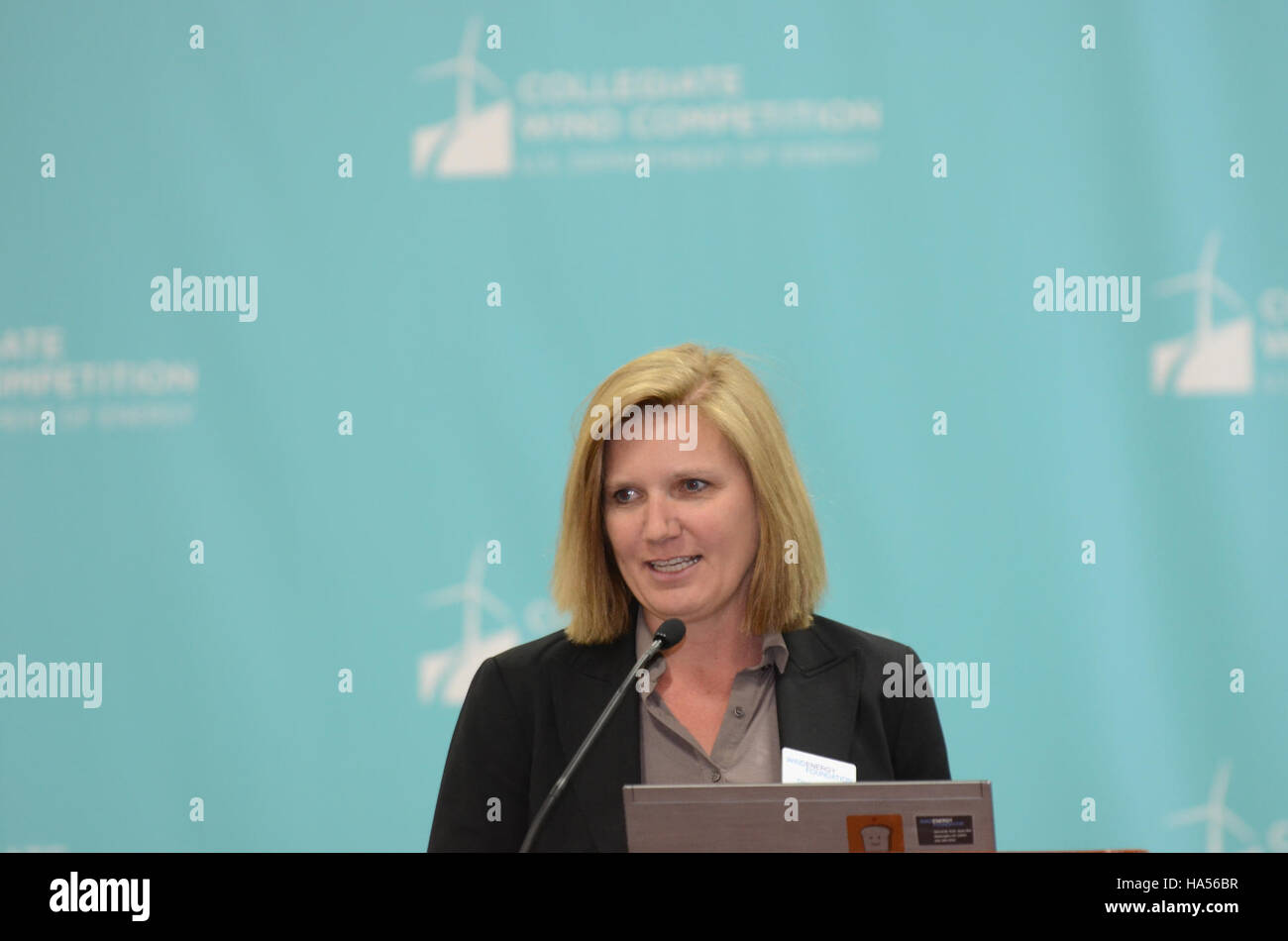 Le ministère de l'énergie continue de promouvoir des solutions énergétiques durables grâce à des technologies et des politiques novatrices. Cette initiative vise à réduire l'impact environnemental tout en assurant la sécurité énergétique et la stabilité économique. Banque D'Images