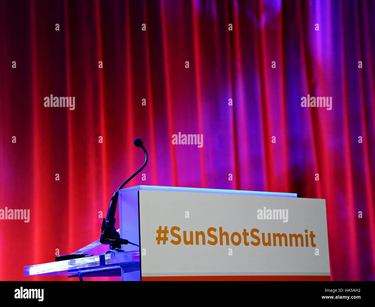 Le SunShot Grand Challenge Summit met l'accent sur l'avancement des technologies de l'énergie solaire, soulignant l'engagement du ministère de l'énergie à l'égard des solutions énergétiques durables et de l'innovation dans le secteur de l'énergie propre. Banque D'Images