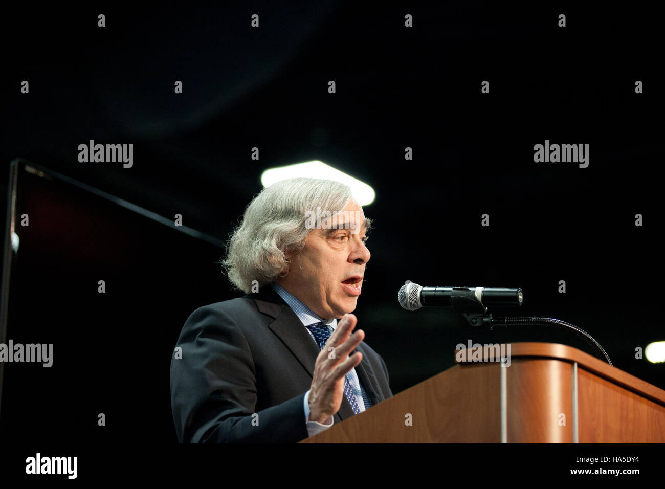 Les initiatives du ministère de l’énergie mettent l’accent sur les progrès technologiques en matière de politique énergétique et environnementale. En mettant l'accent sur les solutions d'énergie propre, le DOE travaille à réduire l'impact environnemental tout en soutenant la croissance économique et la sécurité énergétique. Banque D'Images