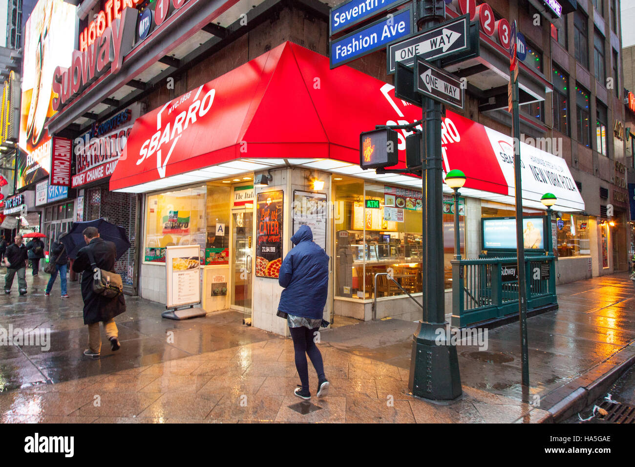 Restaurant Pizza Sabarro, Septième Avenue, New York City, États-Unis d'Amérique. Banque D'Images