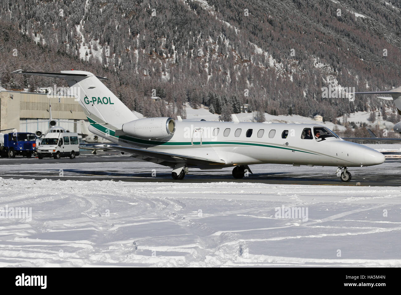 Samedan, Suisse - le 03 janvier 2016 : un avion d'affaires, à l'aéroport de l'Engadine Banque D'Images