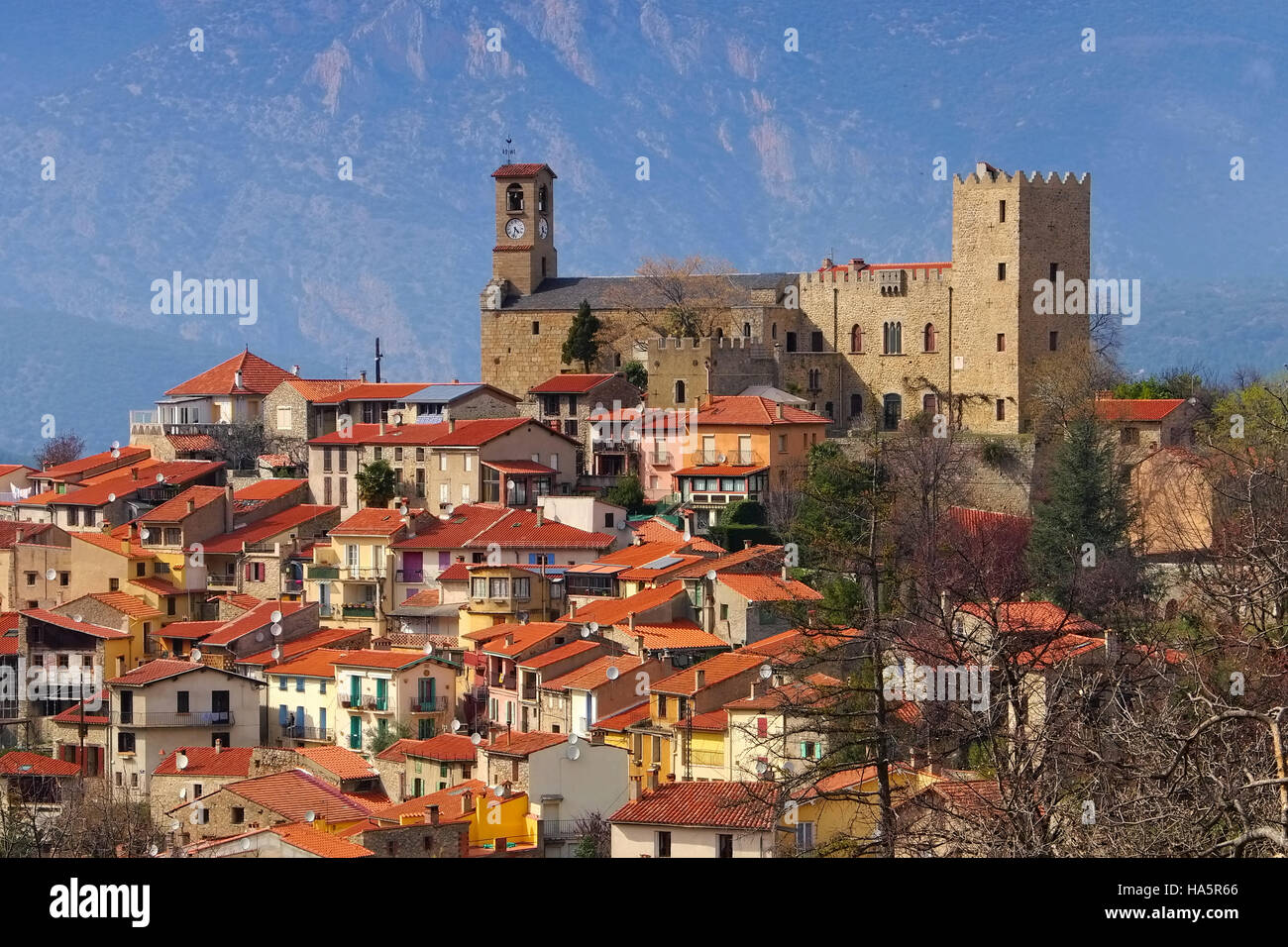 Vernet les Bains in Frankreich, Pyrenäen - Vernet les Bains dans la vallée du Cady, Pyrénées, Languedoc-Roussillon, France Banque D'Images