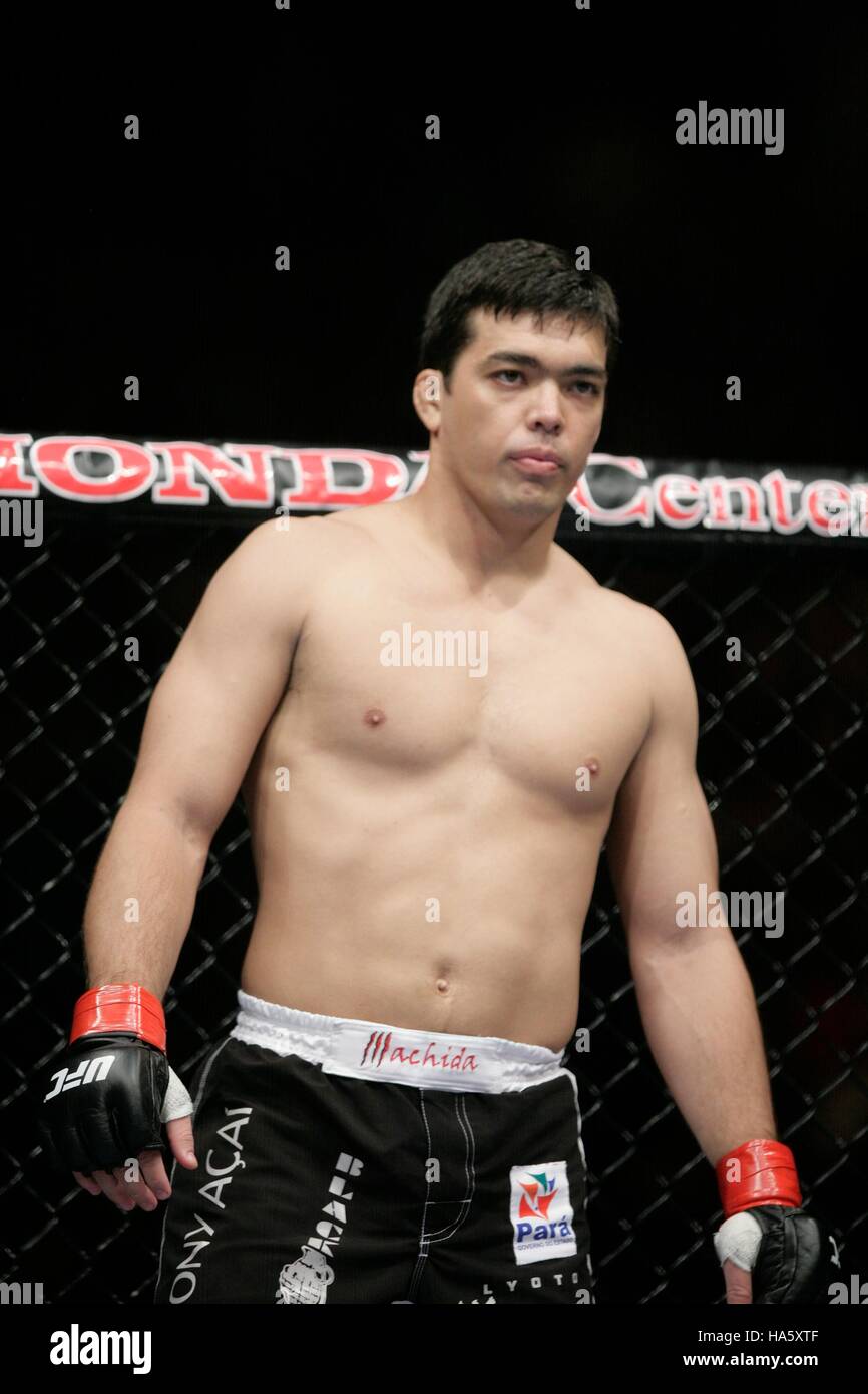 Lyoto Machida lors de l'UFC 76 au cours d'un match d'arts martiaux mixtes au Honda Center d'Anaheim, CA le samedi 22 septembre, 2007. Crédit photo : Francis Specker Banque D'Images