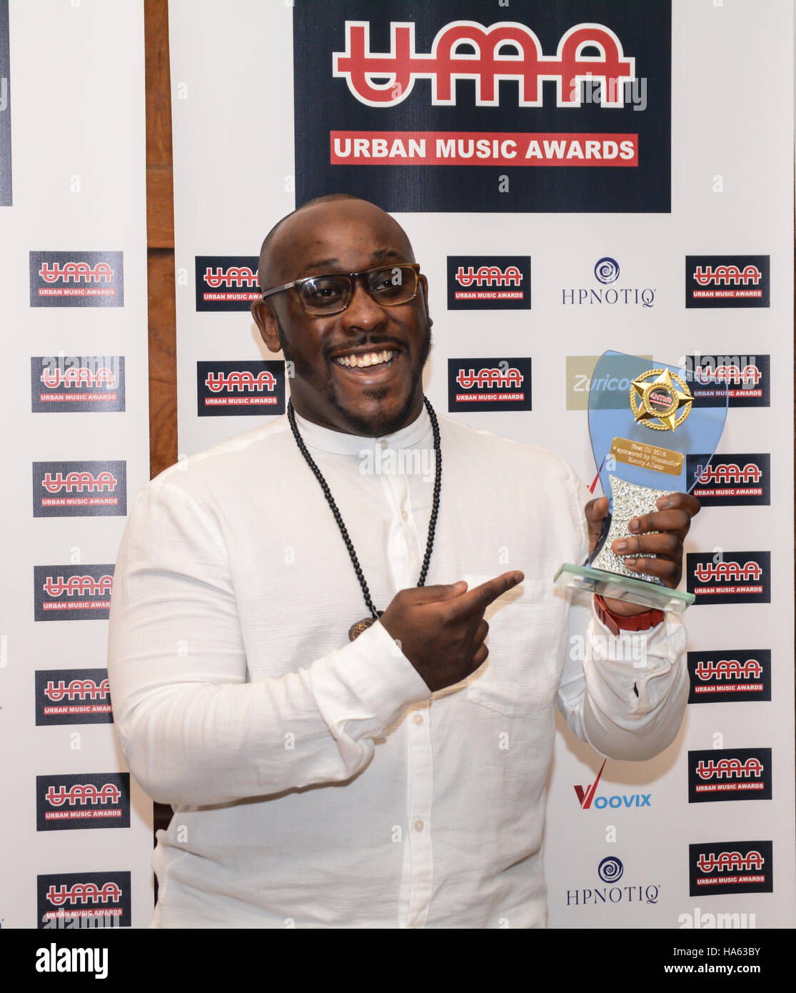 Kenny Best DJ Allstar 2016 assiste à la Urban Music Awards à Porchester Hall, le 26 novembre 2016 à Londres, en Angleterre. Banque D'Images