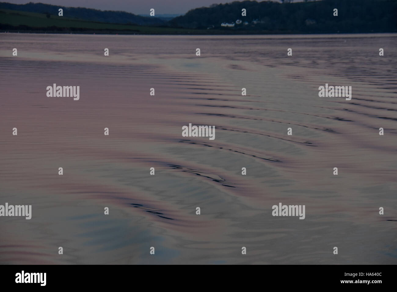 Bateau insolite service avec turquoise aux reflets pourpres Banque D'Images