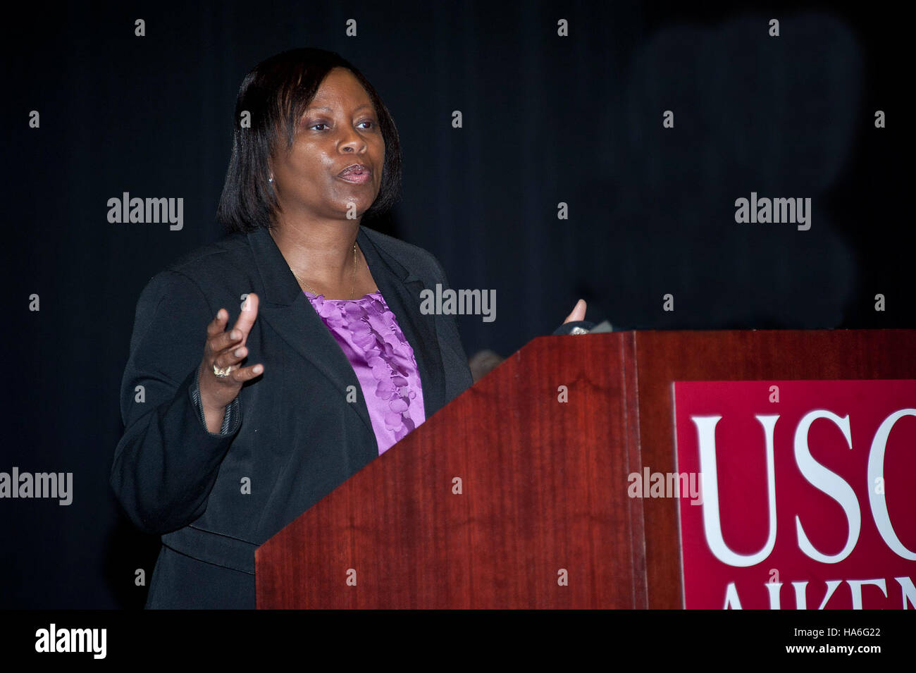 L’étude d’impact économique du SRS menée par le ministère de l’énergie évalue les contributions économiques du site de la rivière Savannah (SRS) à la région environnante, en mettant l’accent sur l’emploi, les entreprises locales et le développement régional. Le rapport souligne l'importance des opérations SRS pour l'économie de la région. Banque D'Images