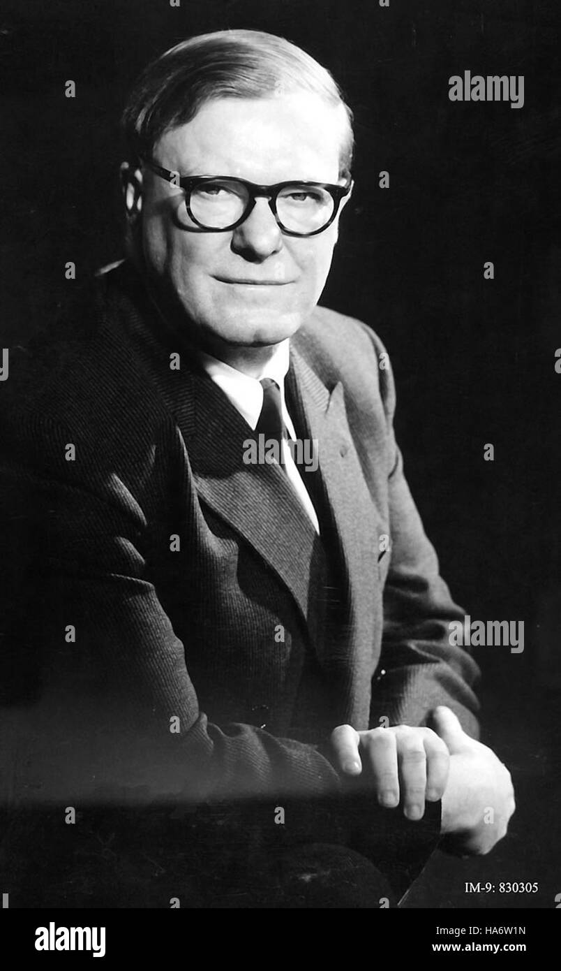 William Penney, figure notable de l'histoire scientifique et militaire, a contribué à la recherche sur l'énergie nucléaire, avec des liens avec les parcs nationaux et le paysage politique entourant la science atomique. Banque D'Images