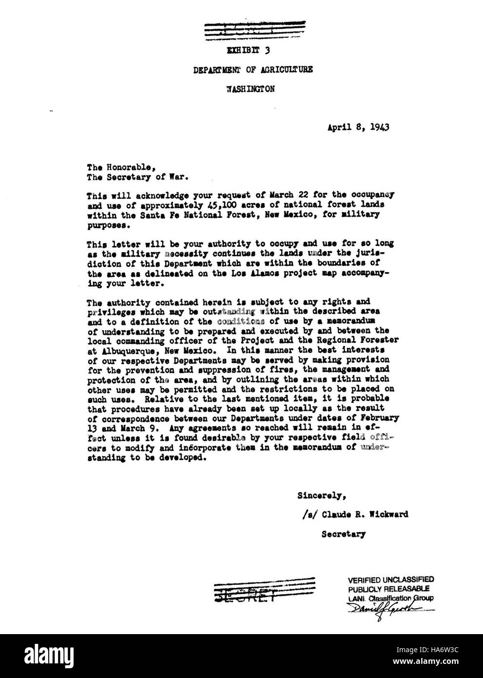 En 1943, le secrétaire américain à l'Agriculture a accordé l'utilisation des terres pour un terrain de démolition à Los Alamos. Cette décision s'inscrivait dans le cadre des activités menées en temps de guerre, contribuant au développement du projet Manhattan dans le contexte de la sécurité nationale et de la recherche scientifique. Banque D'Images