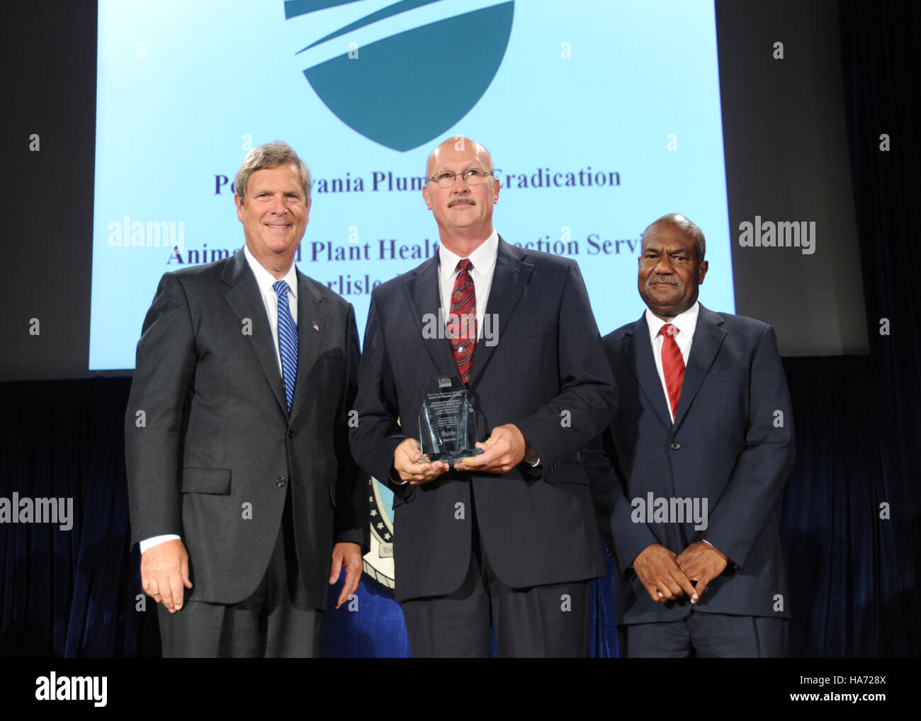 Le Pennsylvania Plum Pox Eradication Project a reçu le 62e prix d'honneur, reconnaissant les efforts pour lutter contre les maladies des plantes et préserver la biodiversité agricole aux États-Unis sous la direction de l'USDA. Banque D'Images