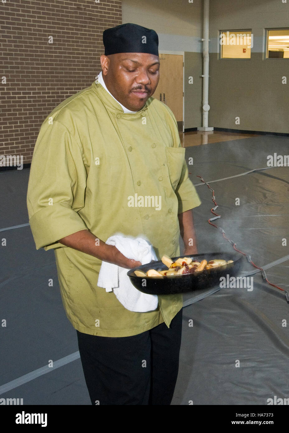 Un événement parrainé par l'USDA pendant la semaine de la ferme à l'école avec la sous-secrétaire adjointe Kathleen Merrigan et le chef de la Maison Blanche Sam Kass, promouvant une alimentation saine à Savoy Elementary et Thurgood Marshall Academy à Washington, D.C. Banque D'Images