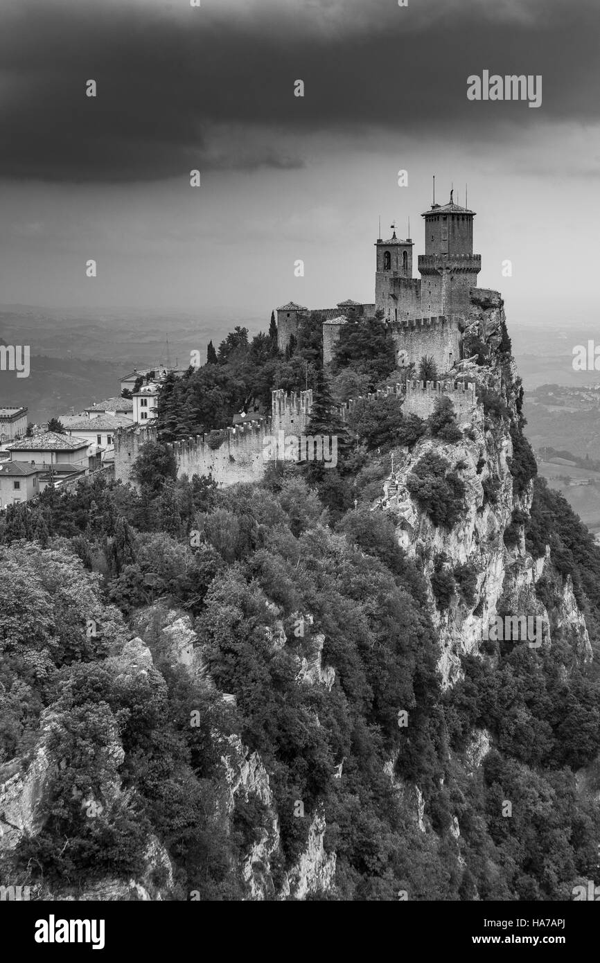 L'imposant Deuxième tour de Saint-Marin, en Italie. Banque D'Images