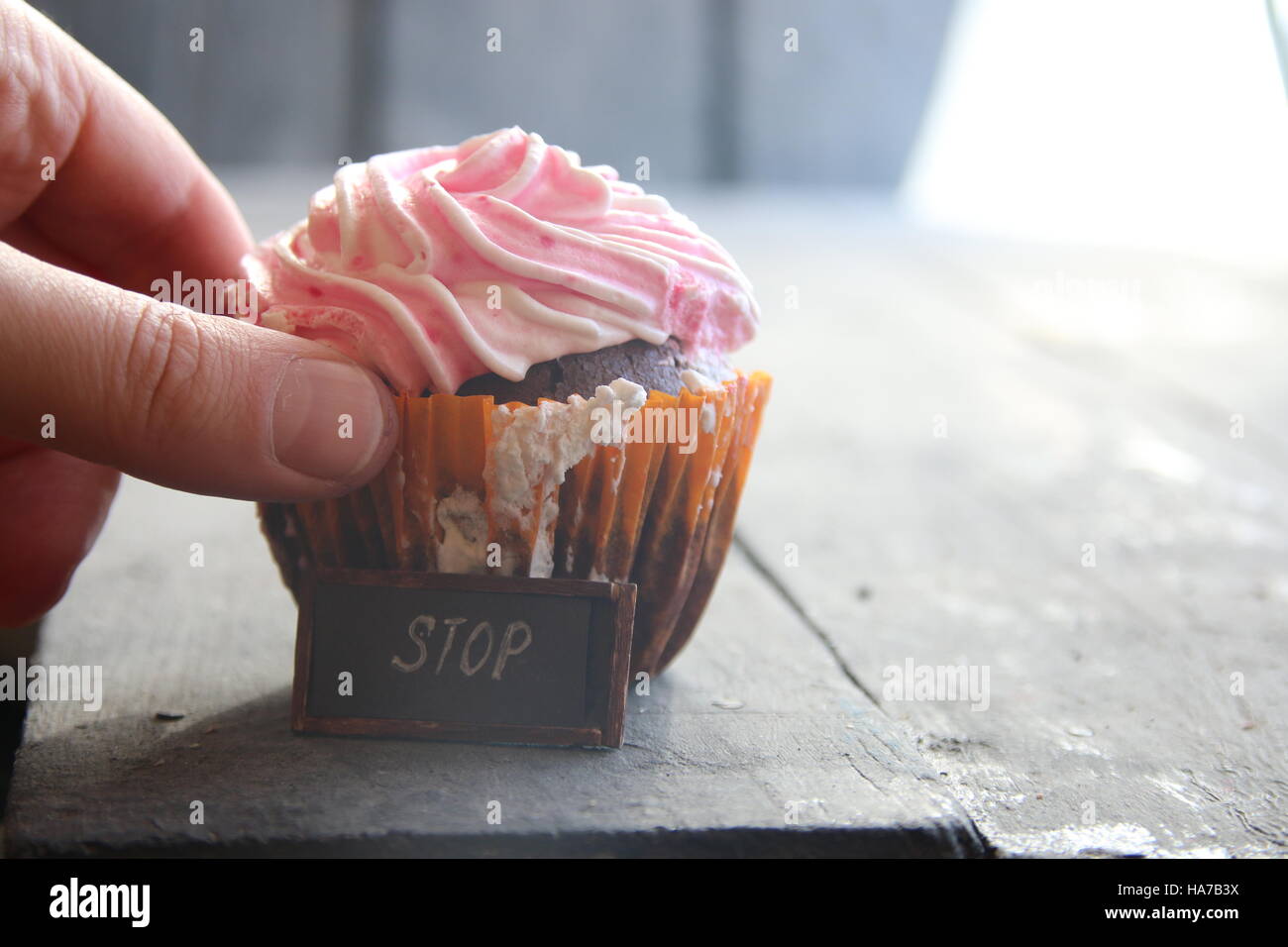 Cupcake, et texte Stop - concept de régime Banque D'Images