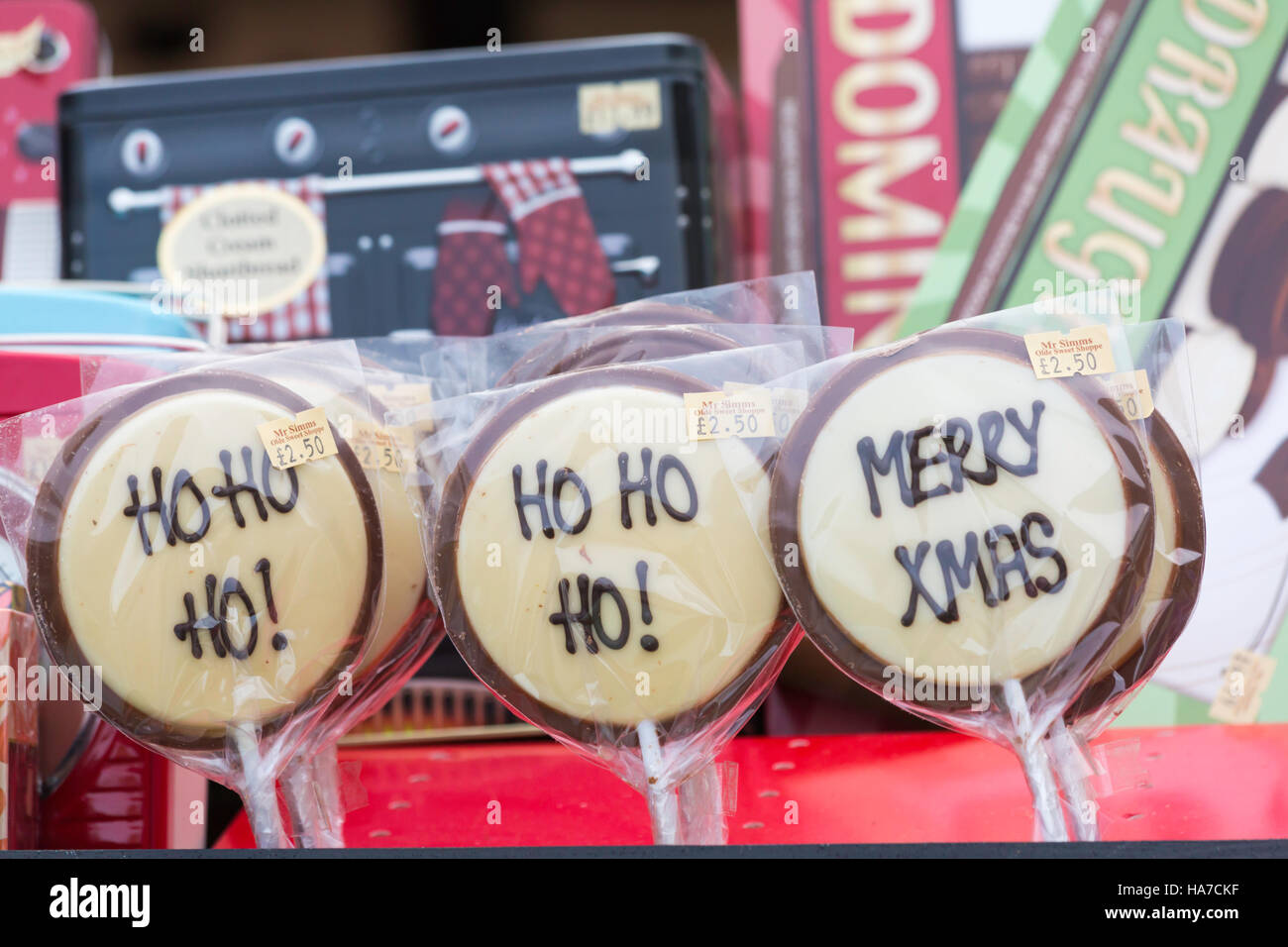 Ho ho ho Joyeux Noël et glacés au chocolat en vente sur stand à Festival victorien de Noël à Portsmouth Historic Dockyard, Hants, England UK Banque D'Images