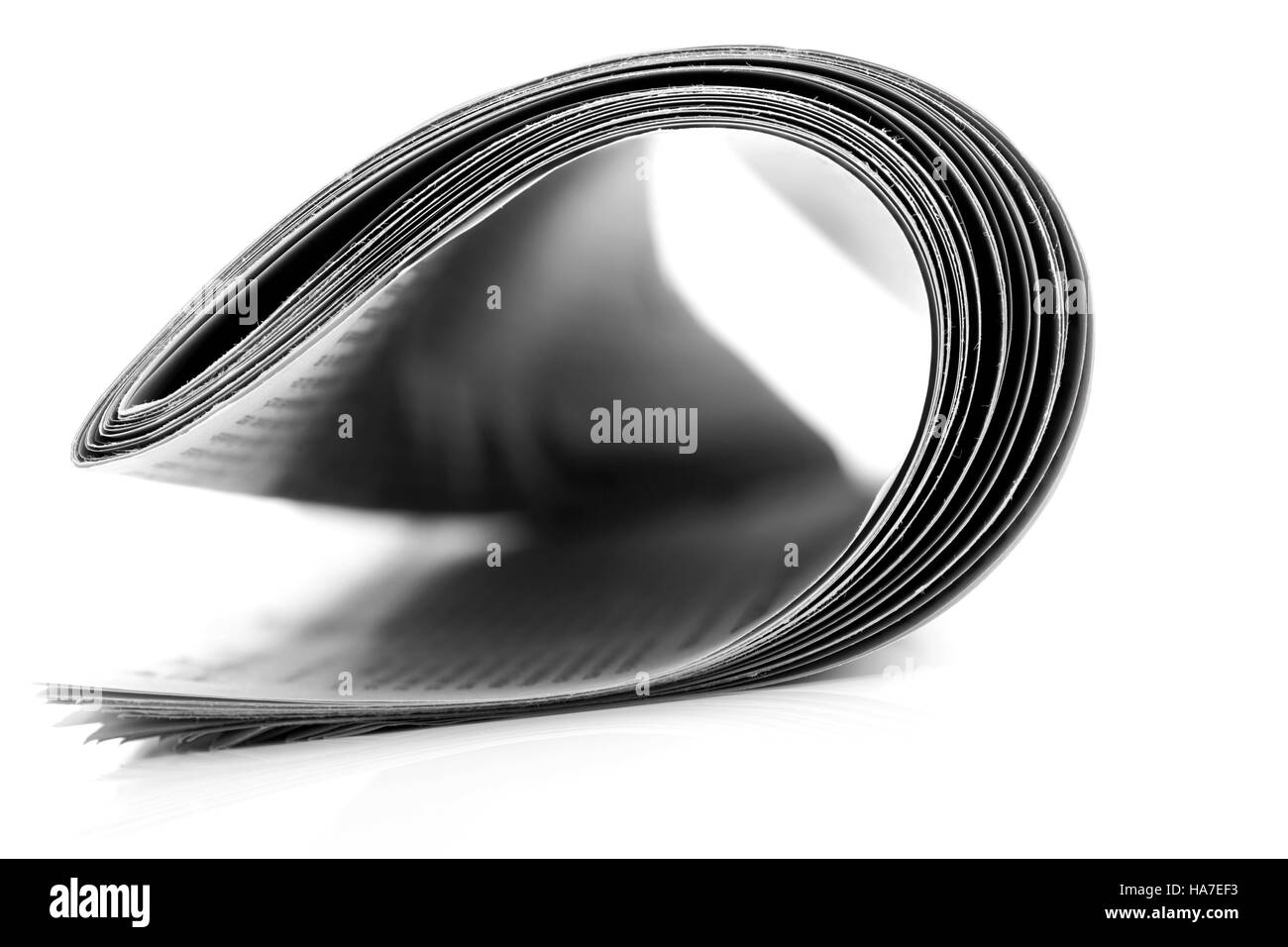 Nature morte avec journal Banque d'images noir et blanc - Alamy