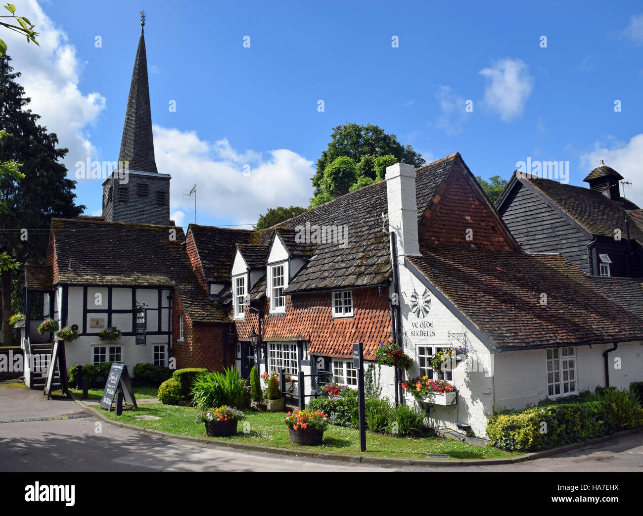 Ye Olde Six Bells pub, Horley, Surrey (2 de 2) Banque D'Images