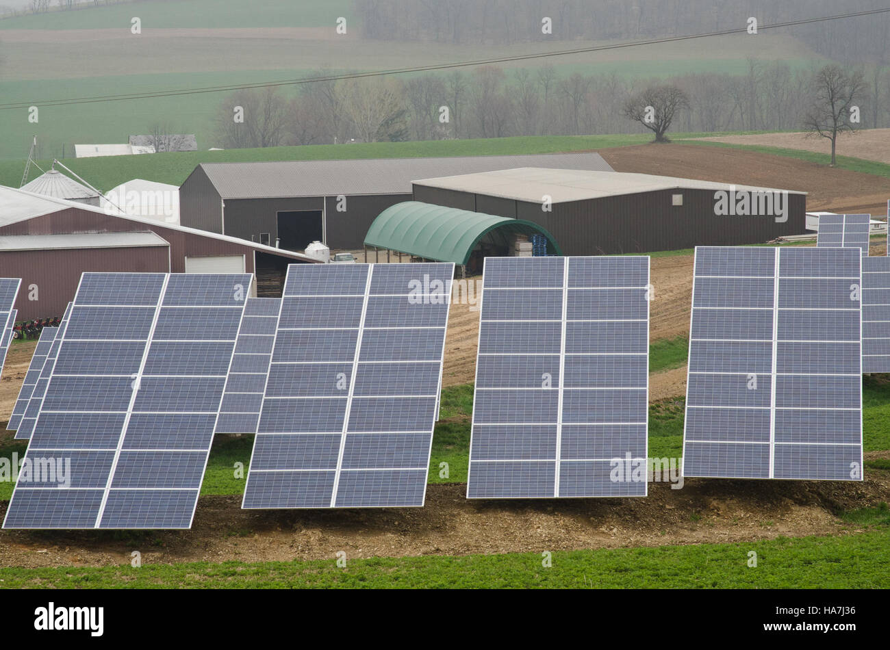 Un projet de développement rural de l'USDA en Pennsylvanie promouvant l'agriculture durable, y compris l'énergie solaire, le stockage efficace du foin et la technologie agricole. Banque D'Images