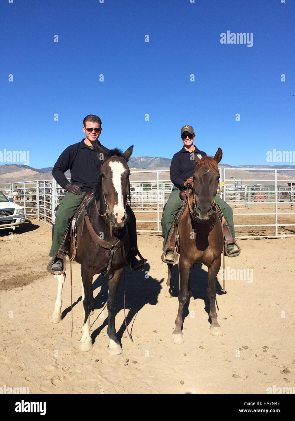 Cette photo présente une activité de gestion des terres publiques organisée par le Bureau of Land Management au Nevada. L’initiative vise à équilibrer l’utilisation des terres et les efforts de conservation, en veillant à ce que les terres publiques soient gérées de manière durable au profit de la faune et des communautés locales. Banque D'Images