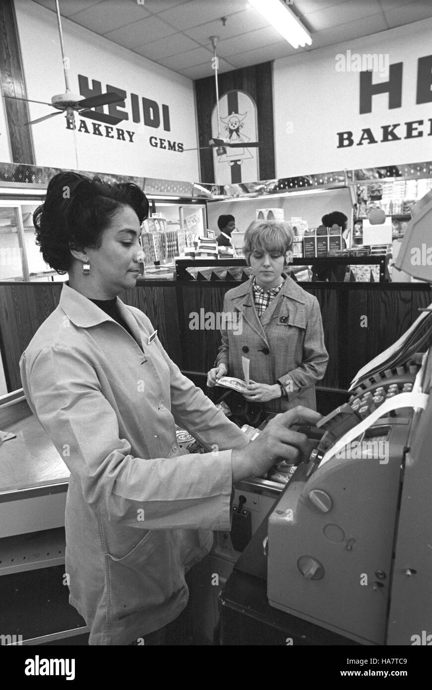 L'USDA a célébré son 150e anniversaire en 2012, marquant une étape importante dans la politique agricole et environnementale. L’événement a mis en lumière les contributions de l’USDA aux pratiques durables, à la gestion des ressources et à la sécurité alimentaire, renforçant ainsi son rôle dans l’histoire agricole et environnementale américaine. Banque D'Images